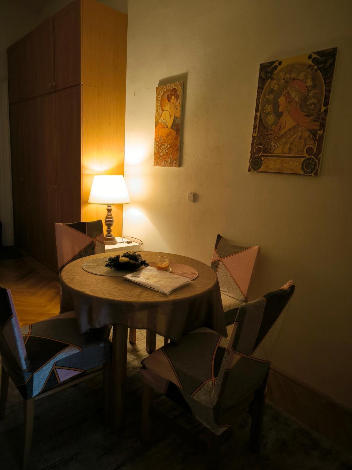 Apartament Valentinka Minutes Away From Charles Bridge Praga Zewnętrze zdjęcie