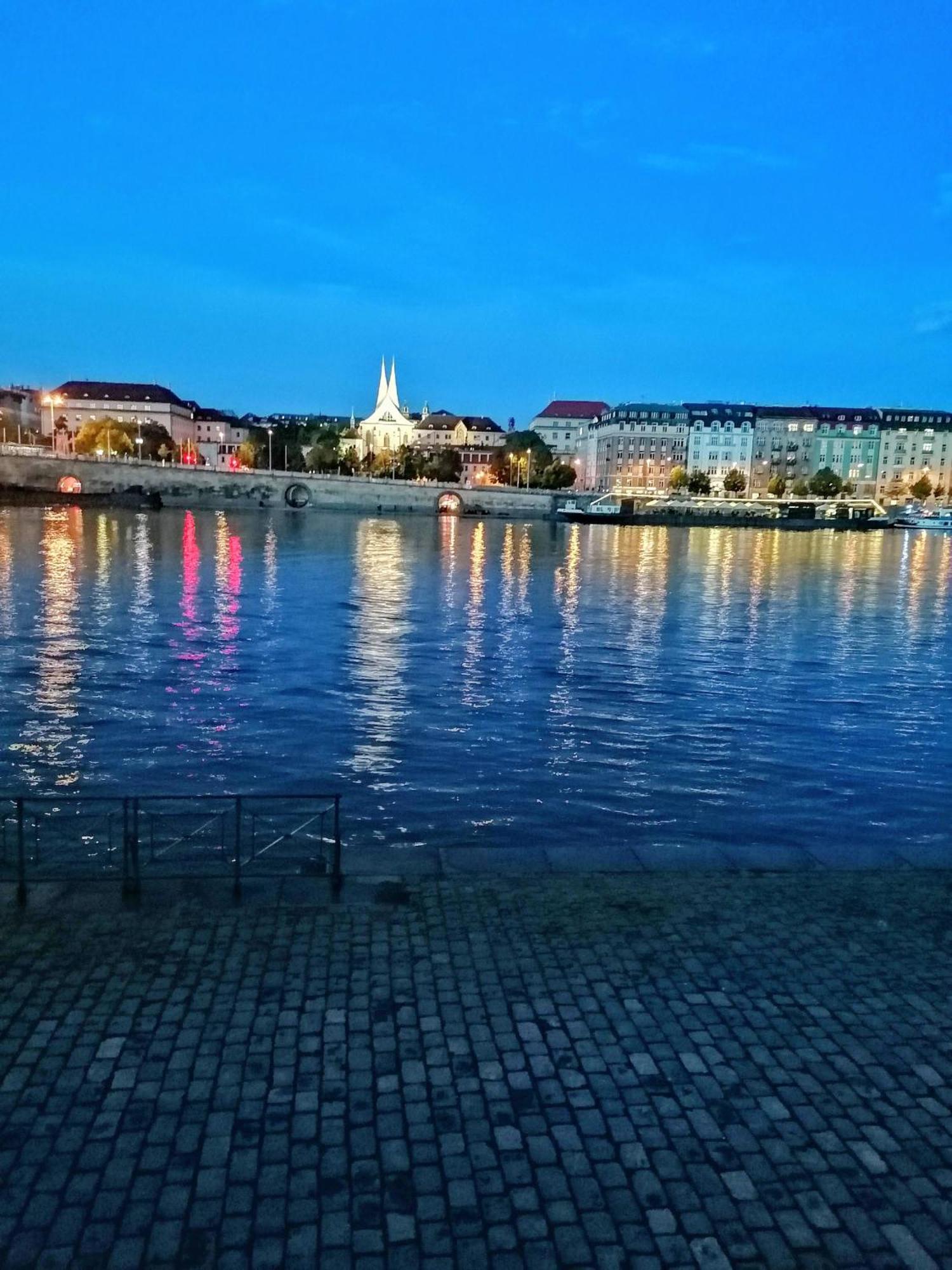 Apartament Valentinka Minutes Away From Charles Bridge Praga Zewnętrze zdjęcie